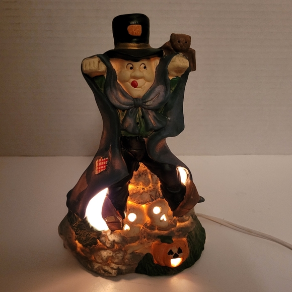 Vintage Lighted Halloween Troll with Skulls Ceramic Excellent - Picture 15 of 15